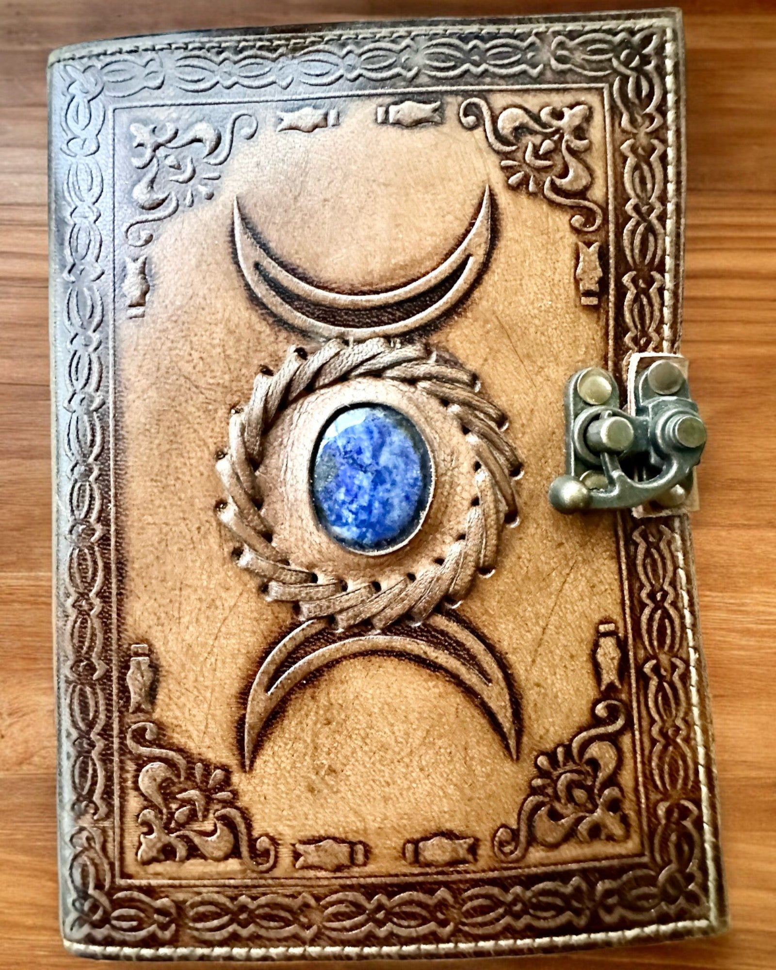 Prémiový Denník, Antický vzor, Kožený Zápisník "Magická Kronika" 200 strán, 2 varianty na výber, personalizácia gravírovaním