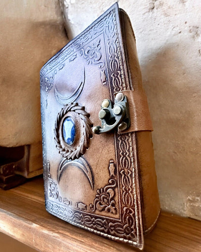 Prémiový Denník, Antický vzor, Kožený Zápisník "Magická Kronika" 200 strán, 2 varianty na výber, personalizácia gravírovaním
