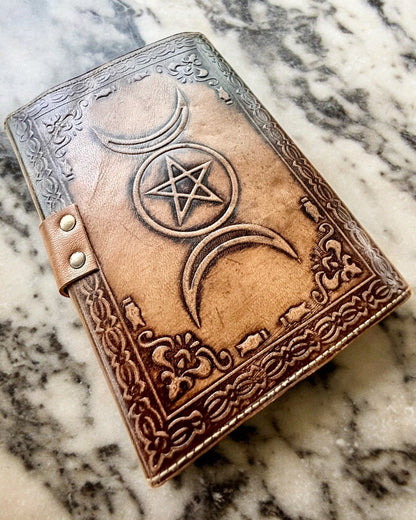 Prémiový Denník, Antický vzor, Kožený Zápisník "Magická Kronika" 200 strán, 2 varianty na výber, personalizácia gravírovaním