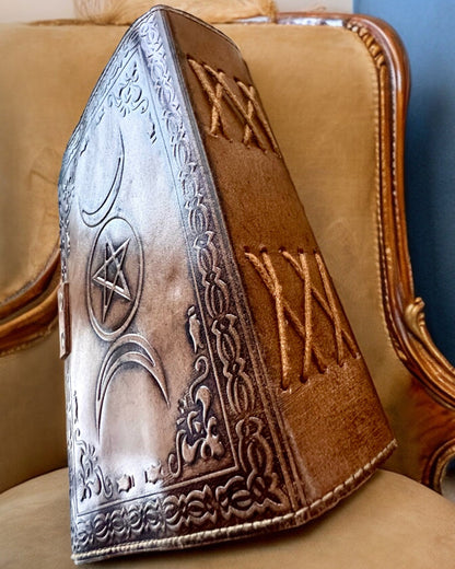 Prémiový Denník, Antický vzor, Kožený Zápisník "Magická Kronika" 200 strán, 2 varianty na výber, personalizácia gravírovaním