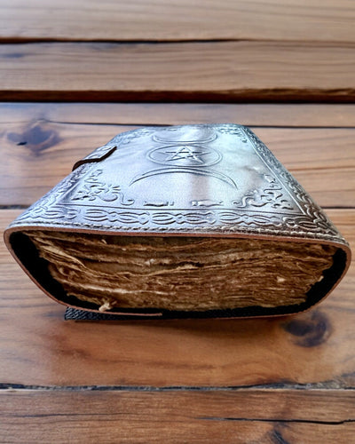 Premium Dziennik, Antyczny wzór, Notatnik Skórzany "Magiczna Kronika"200 stron, 2 warianty do wyboru, personalizacja grawerem