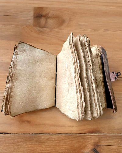 Premium Dziennik, Antyczny wzór, Notatnik Skórzany "Magiczna Kronika"200 stron, 2 warianty do wyboru, personalizacja grawerem