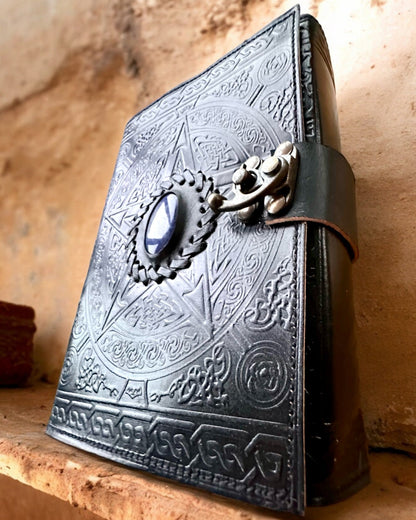 Prémiový Denník, Antický vzor, Kožený Zápisník "Magická Kronika" 200 strán, 2 varianty na výber, personalizácia gravírovaním