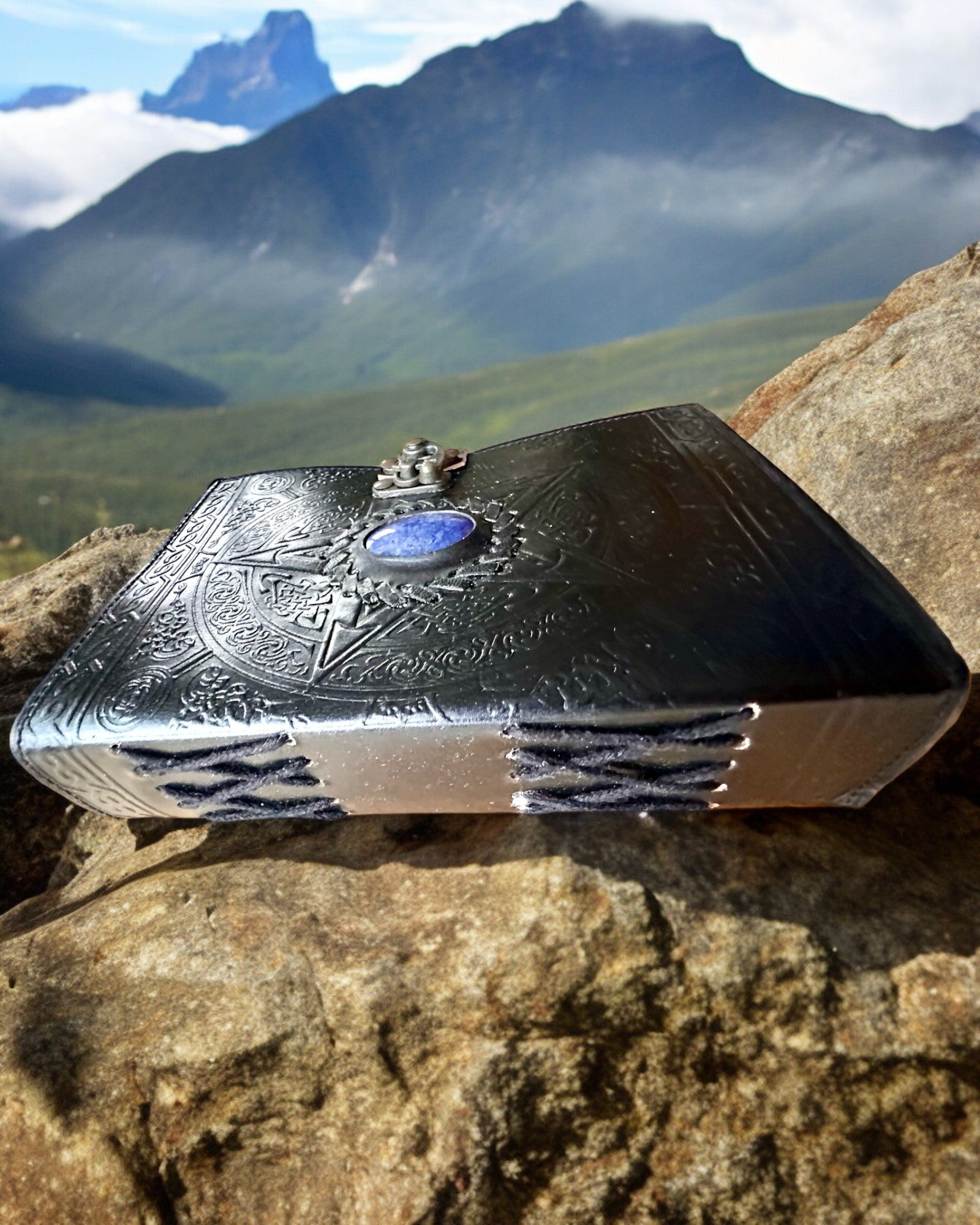 Prémiový Denník, Antický vzor, Kožený Zápisník "Magická Kronika" 200 strán, 2 varianty na výber, personalizácia gravírovaním