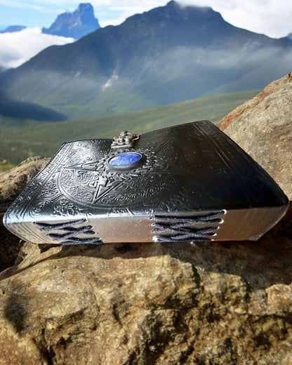 Prémiový Denník, Antický vzor, Kožený Zápisník "Magická Kronika" 200 strán, 2 varianty na výber, personalizácia gravírovaním