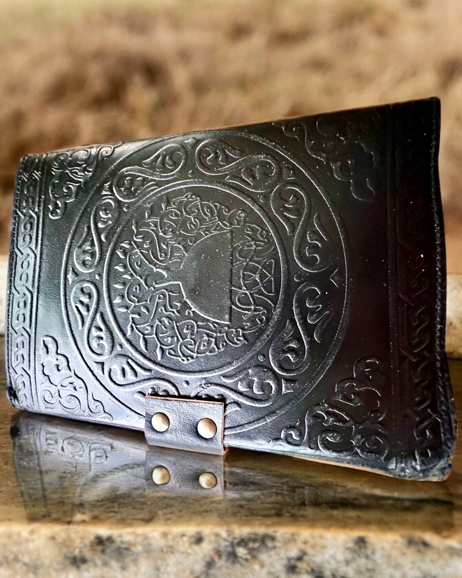 Prémiový Denník, Antický vzor, Kožený Zápisník "Magická Kronika" 200 strán, 2 varianty na výber, personalizácia gravírovaním