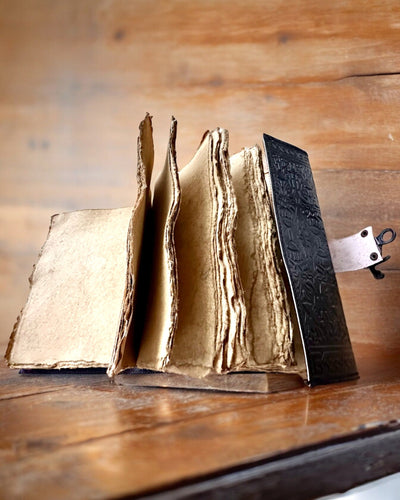 Premium Dziennik, Antyczny wzór, Notatnik Skórzany "Magiczna Kronika"200 stron, 2 warianty do wyboru, personalizacja grawerem