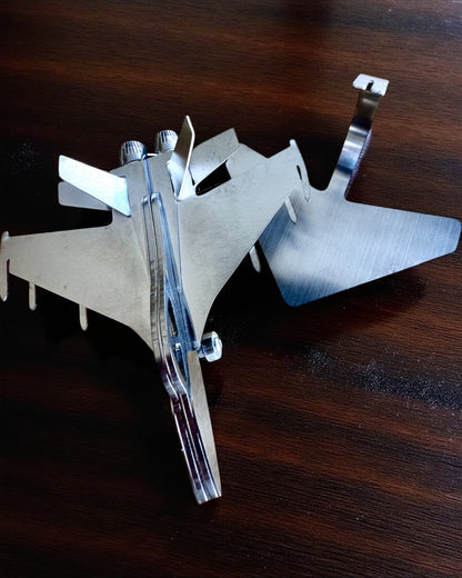 Kovový model stíhačky „SkyRaptor“ – nehrdzavejúca oceľ, personalizované gravírovanie na darček