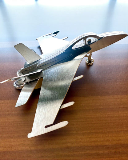 Kovový model stíhačky „SkyRaptor“ – nehrdzavejúca oceľ, personalizované gravírovanie na darček
