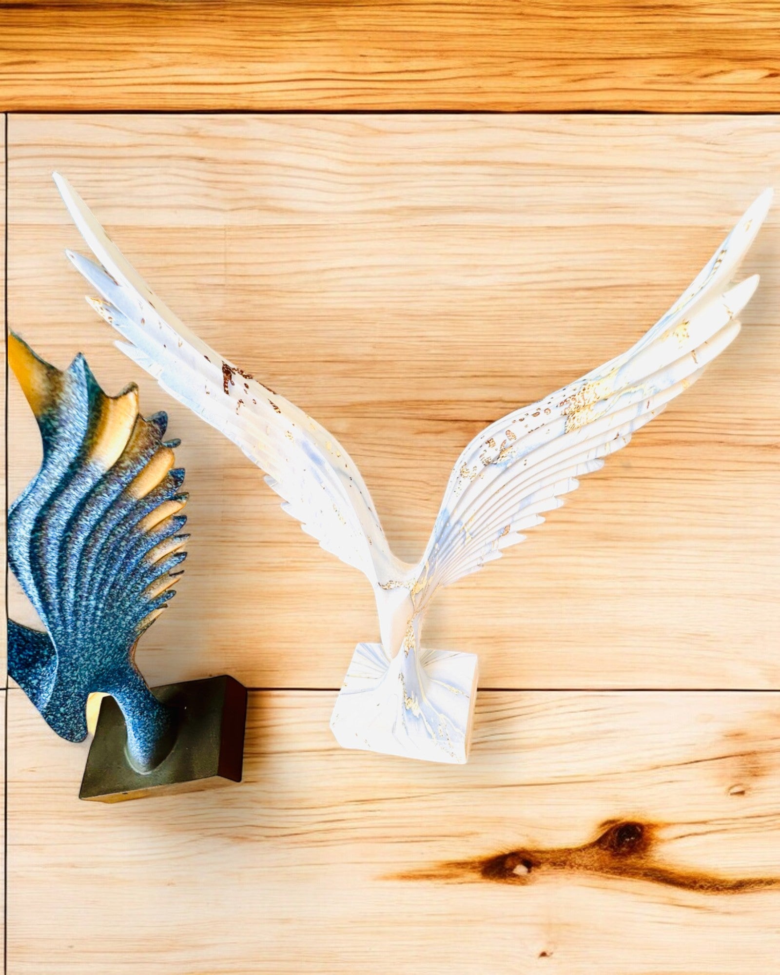 Elegantná Figúrka Anjelských Krídel 33 cm výška – "Krídlatí Strážcovia", možnosť personalizácie gravírovaním na darček, personalizácia, 3 farebné varianty