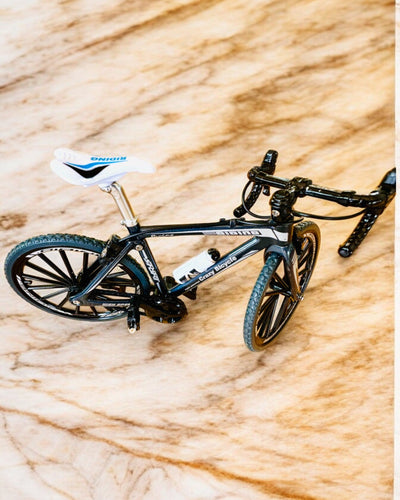 Miniatúrny Kovový Model Červeného Bicykla "SpeedMaster" personalizácia gravírovaním ako darček, 2 farebné varianty