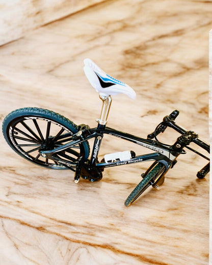 Miniatúrny Kovový Model Červeného Bicykla "SpeedMaster" personalizácia gravírovaním ako darček, 2 farebné varianty
