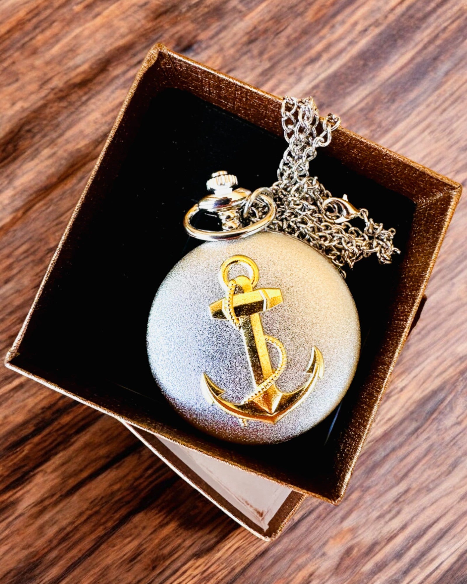 Vreckové hodinky "Zlatá Kotva" - personalizácia na darček gravírovaním