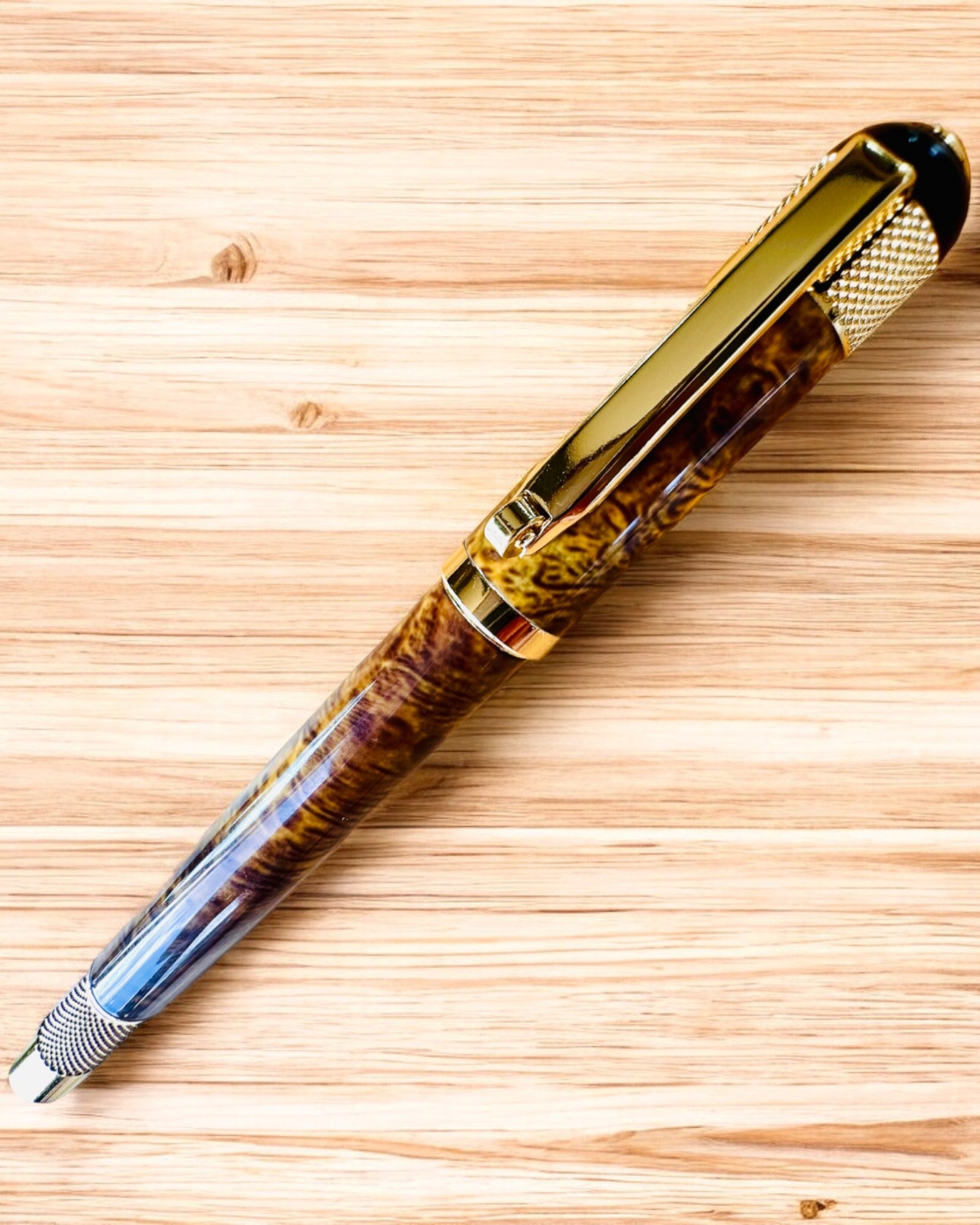 Elegantné pero "Majestic" s možnosťou personalizácie ako darček, na výber 2 farebné varianty