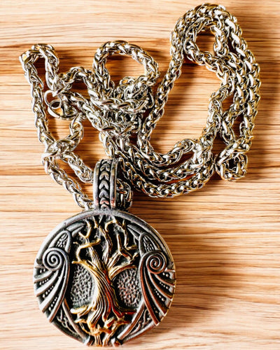 Náhrdelník "Strom života" z nehrdzavejúcej ocele s personalizáciou, so symbolom Aegishjalmur (Helma hrôzy)