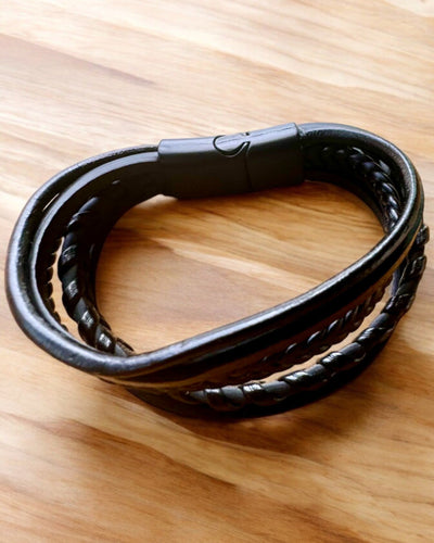 Náramok "StyleTwist" s personalizovaným gravírovaním