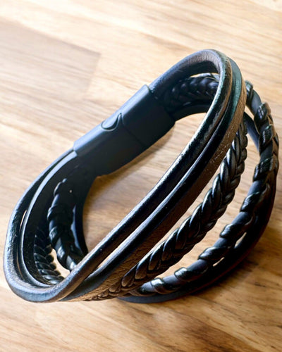 Náramok "StyleTwist" s personalizovaným gravírovaním