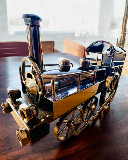 Lokomotíva zo železa „Retro Express“ – dekorácia, model, ručne vyrobená s možnosťou gravírovania