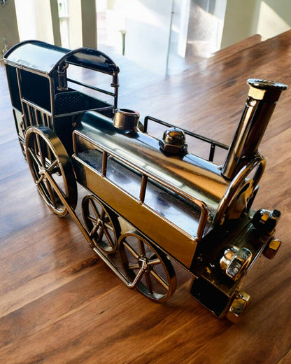 Lokomotíva zo železa „Retro Express“ – dekorácia, model, ručne vyrobená s možnosťou gravírovania