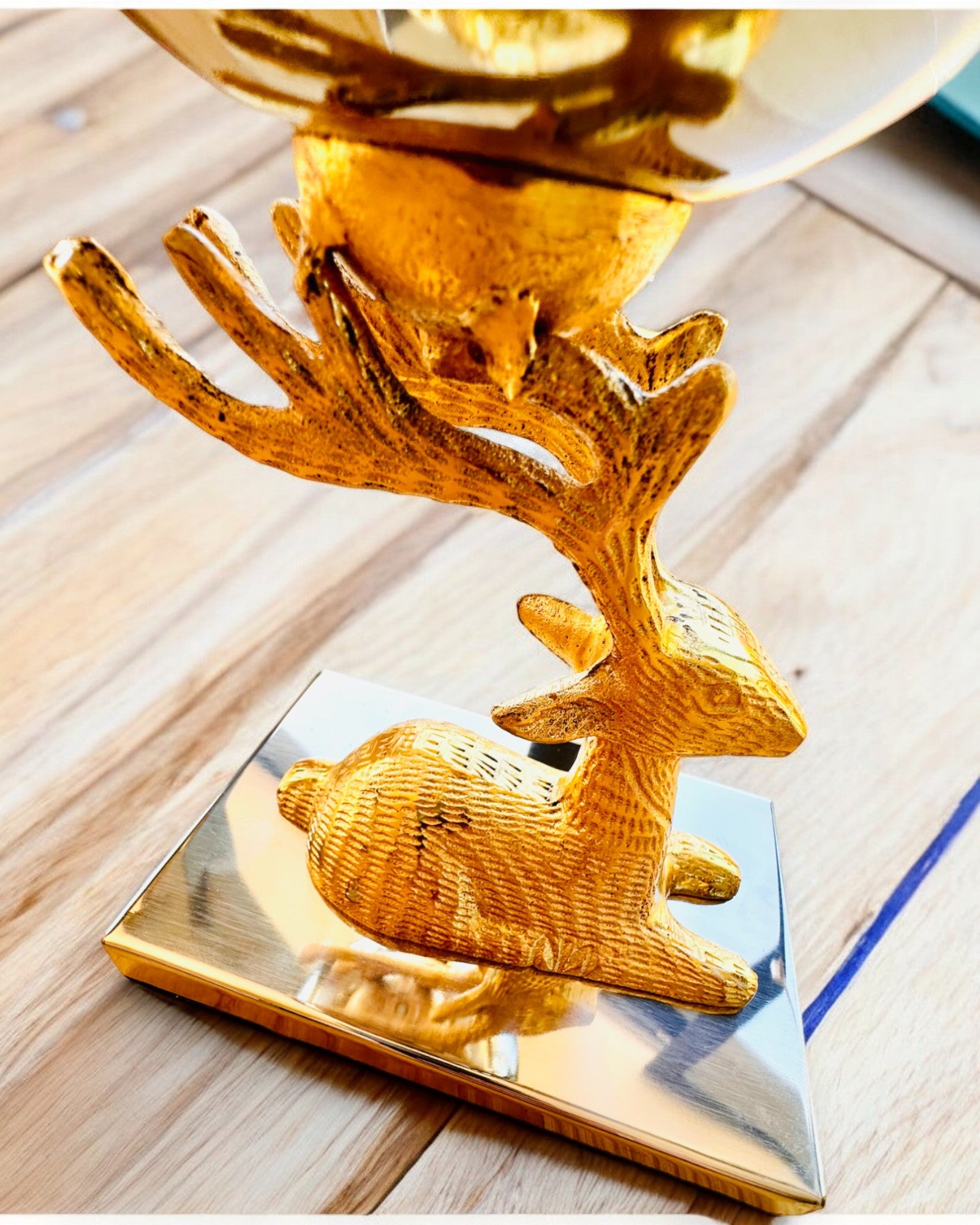 Dekoratívna misa "Jelenie Trofeum" – Ručná práca z Indie, personalizácia gravírovaním