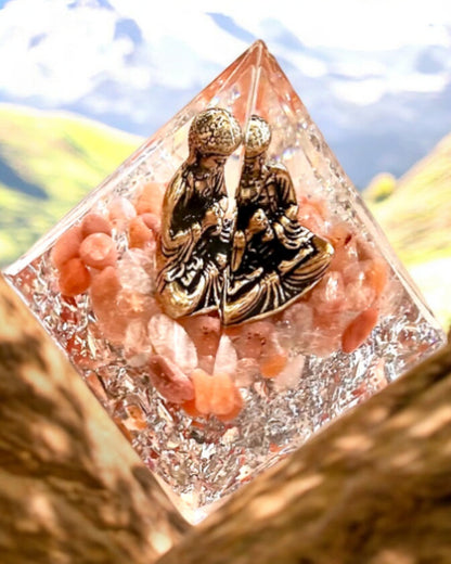 Energetická pyramída "Meditácia pokoja" s drahokamami