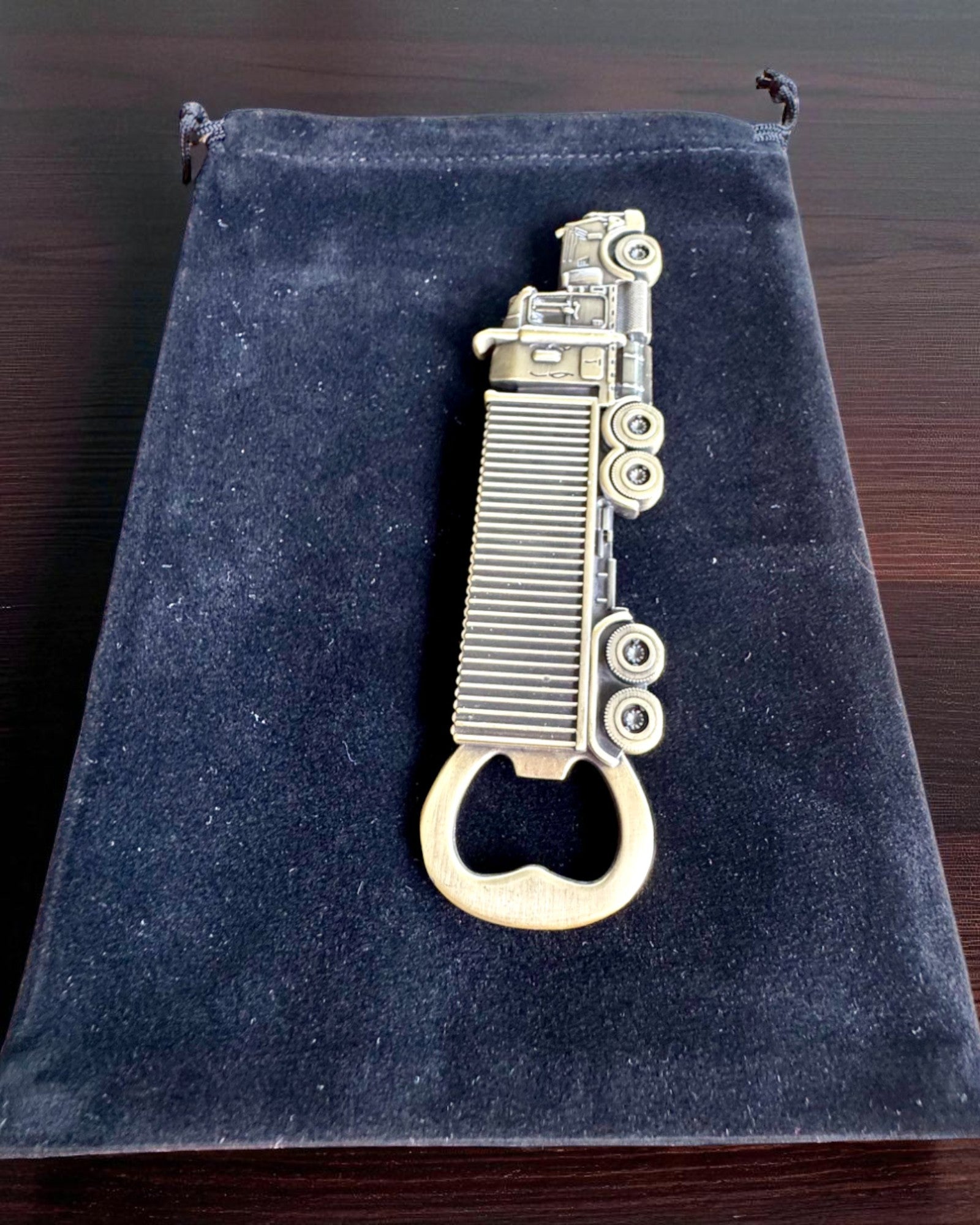 Otvárač na fľaše Vintage Motorizácia - 3 varianty, personalizácia gravírovaním na darček