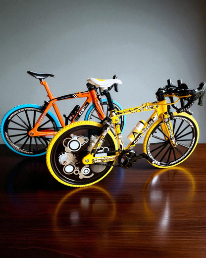 Miniatúrny model kovového bicykla zberateľský "Speed Rider 1.2" – personalizácia gravírovaním na darček, 2 farebné varianty