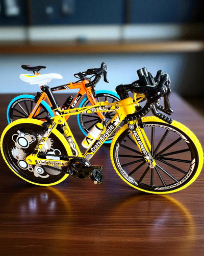 Miniatúrny model kovového bicykla zberateľský "Speed Rider 1.2" – personalizácia gravírovaním na darček, 2 farebné varianty