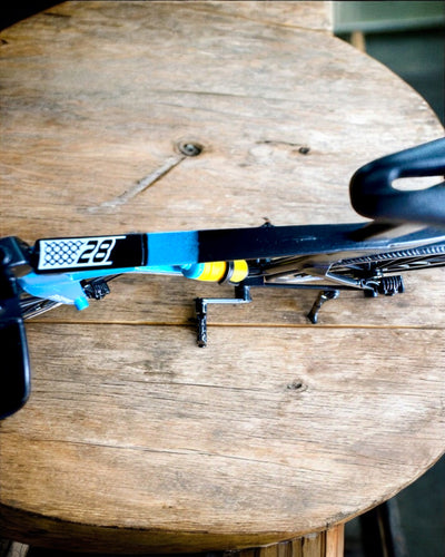 Miniatúrny model triatlonového bicykla „SpeedStorm 1.2“ personalizácia gravírovaním na darček