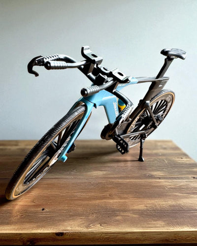 Miniatúrny model triatlonového bicykla „SpeedStorm 1.2“ personalizácia gravírovaním na darček