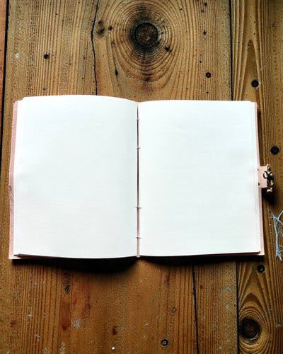 Skórzana Księga Wspomnień Heritage – Personalizowany Notatnik 25 × 33 cm