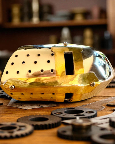 Mini prilba rytierska „Guardian” z mosadze – ručne vyrobená, 12 cm, možnosť personalizácie gravírovaním na darček