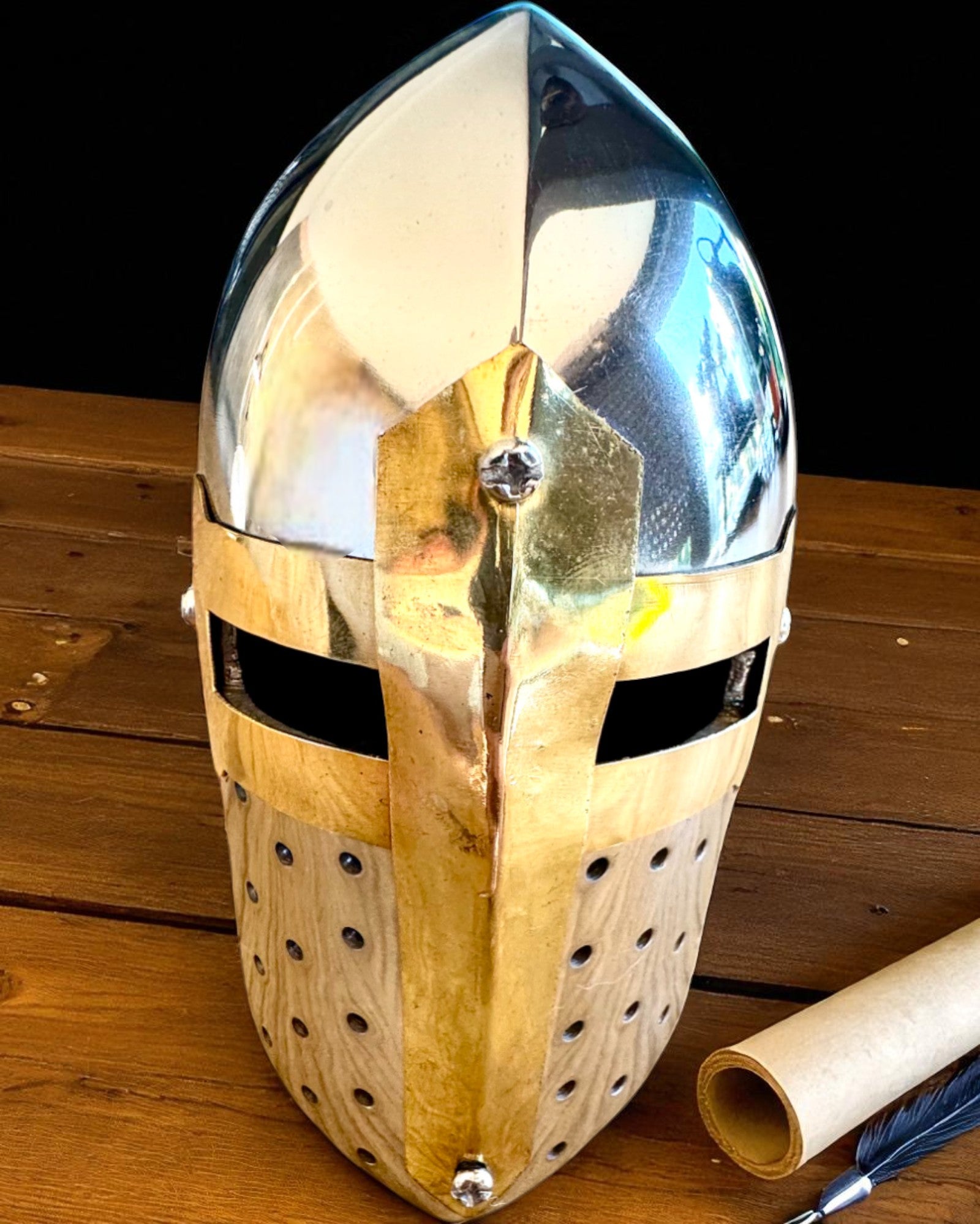 Mini Hełm Rycerski „Guardian” z mosiądzu – ręcznie wykonany, 12 cm, możliwość personalizacji grawerem na prezent