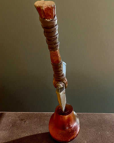 Storm Relic – dekoratívne kladivo so základňou, 26 cm, ručne vyrobené, možnosť personalizácie gravírovaním na darček