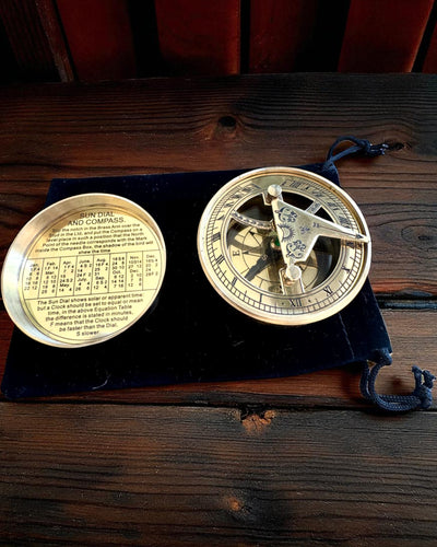Slnečný kompas Voyager 7cm – mosadzný slnečný hodinový stroj s kompasom, personalizácia gravírovaním na darček