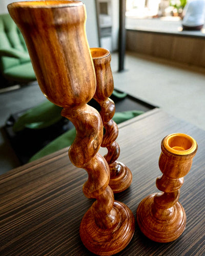 Sada 3 svietnikov „Špirálové Svetlo” 25 cm výška, možnosť personalizácie gravírovaním na darček