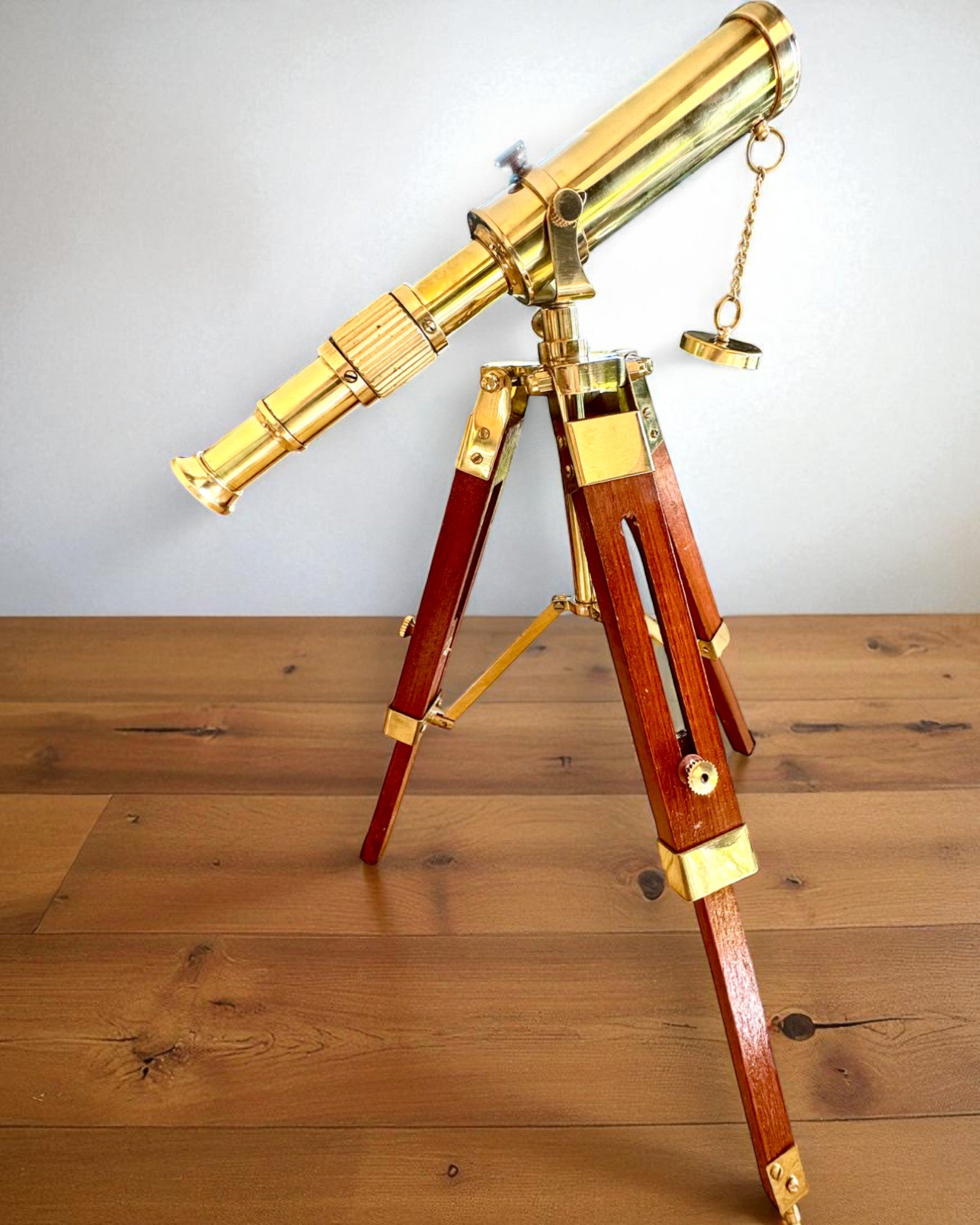 Ďalekohľad Celestial na drevenom stojane 41 cm, možnosť personalizácie gravírovaním ako darček