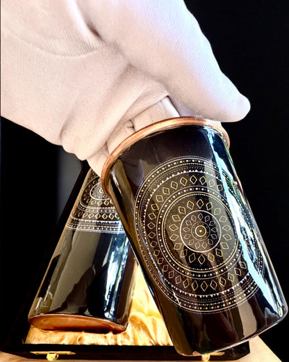 Medená súprava Mandala – Fľaša 1L + 2 Poháre v puzdre, možnosť personalizácie gravírovaním na darček