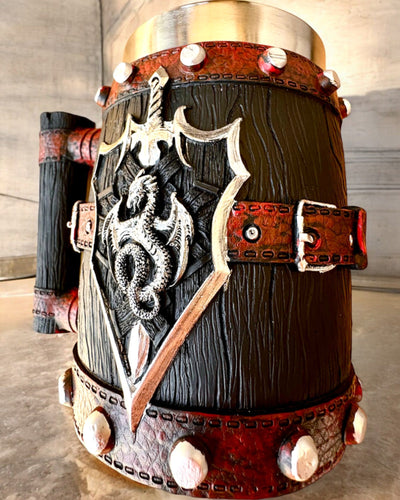 Tmavý Krígeľ Dračieho Bojovníka s Možnosťou Gravírovania na darček, objem 600 ml