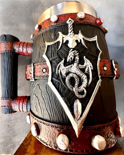 Tmavý Krígeľ Dračieho Bojovníka s Možnosťou Gravírovania na darček, objem 600 ml