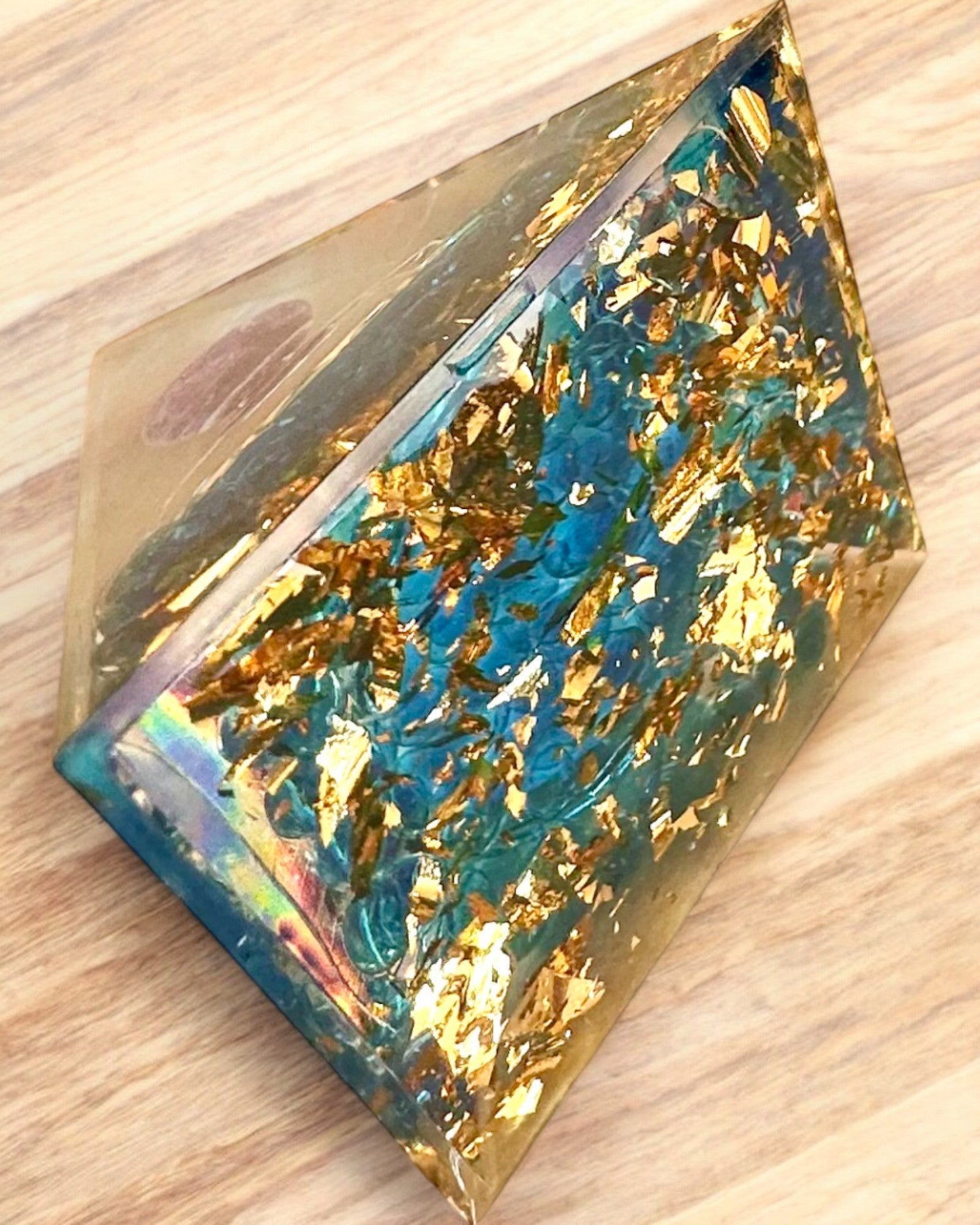 Orgonitová energetická pyramídka "Mystic Aura"
