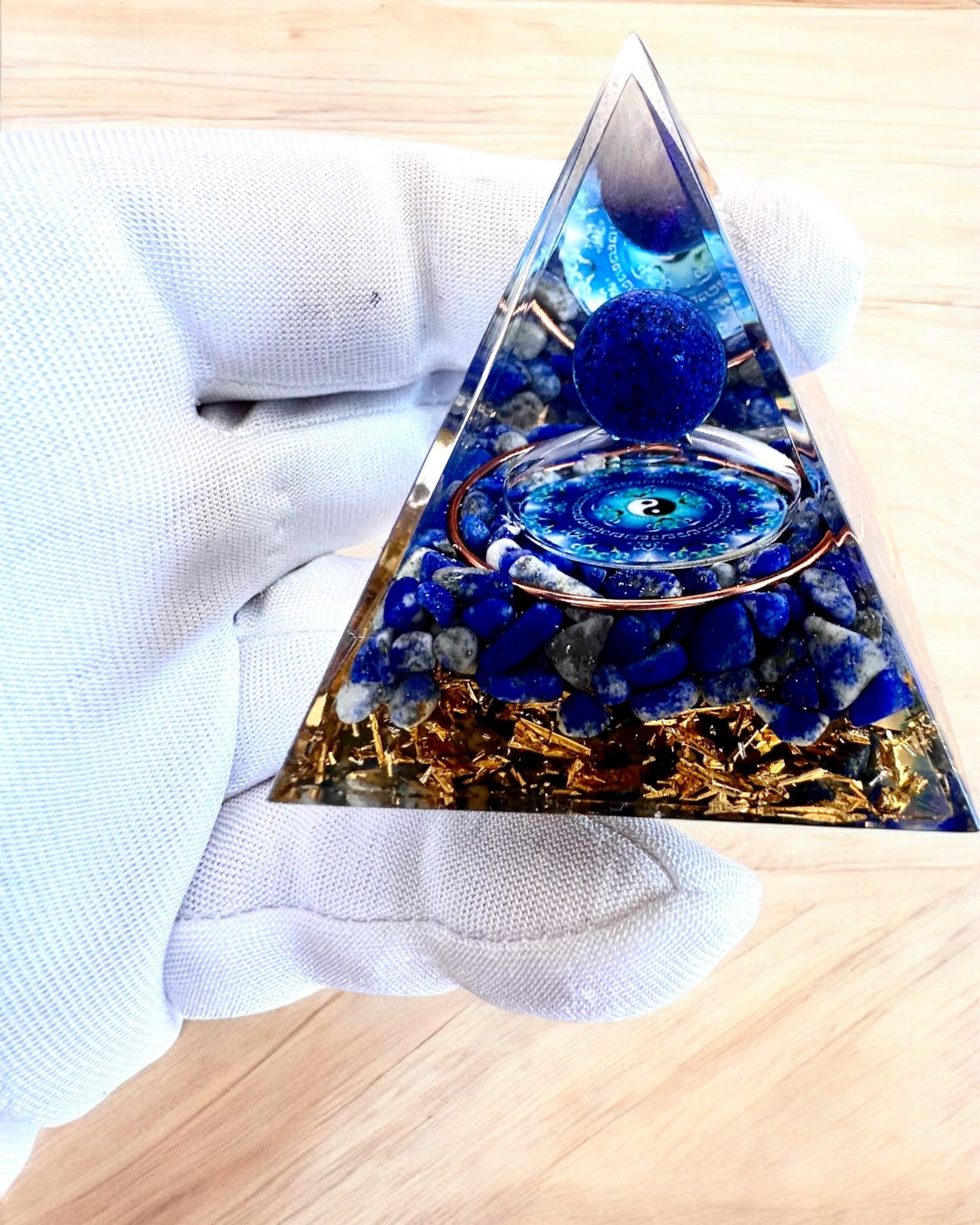 Orgonitová energetická pyramídka "Zenith" s Lapis Lazuli, ideálna ako darček