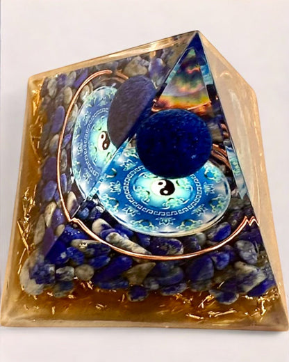 Orgonitová energetická pyramídka "Zenith" s Lapis Lazuli, ideálna ako darček