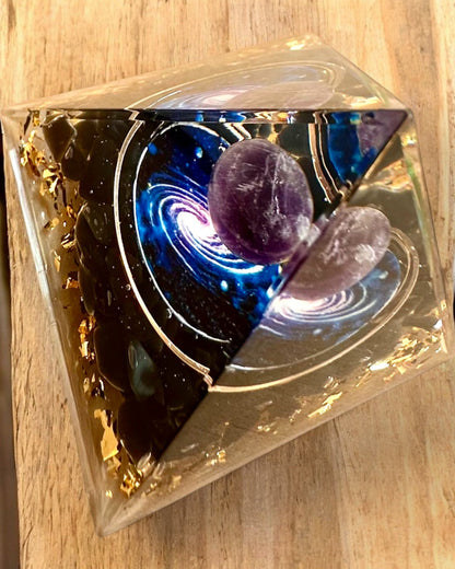 Orgonitová energetická pyramídka "Kozmická pyramída" Galaktická esencia, na darček