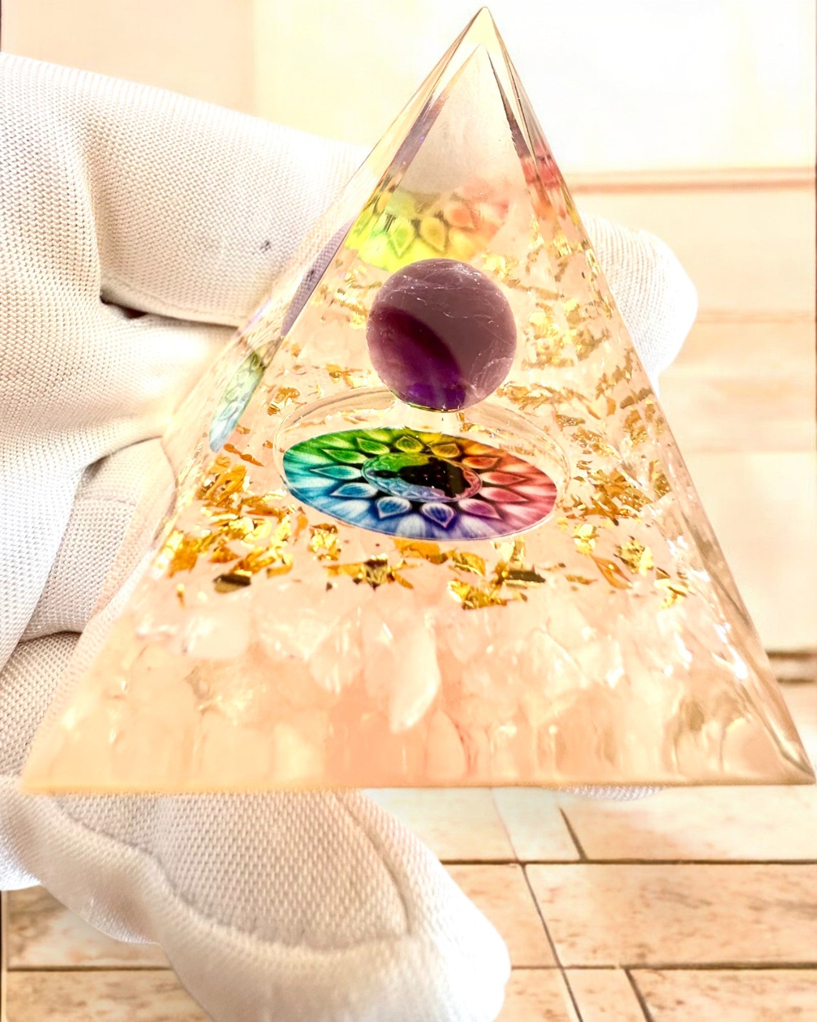 Orgonitová energetická pyramída Pyramída energie „Harmónia svetla” - Krištáľová, na darček