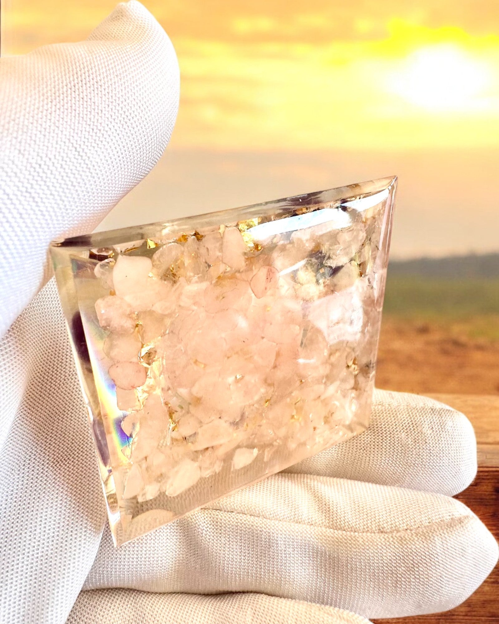 Orgonitová energetická pyramída Pyramída energie „Harmónia svetla” - Krištáľová, na darček