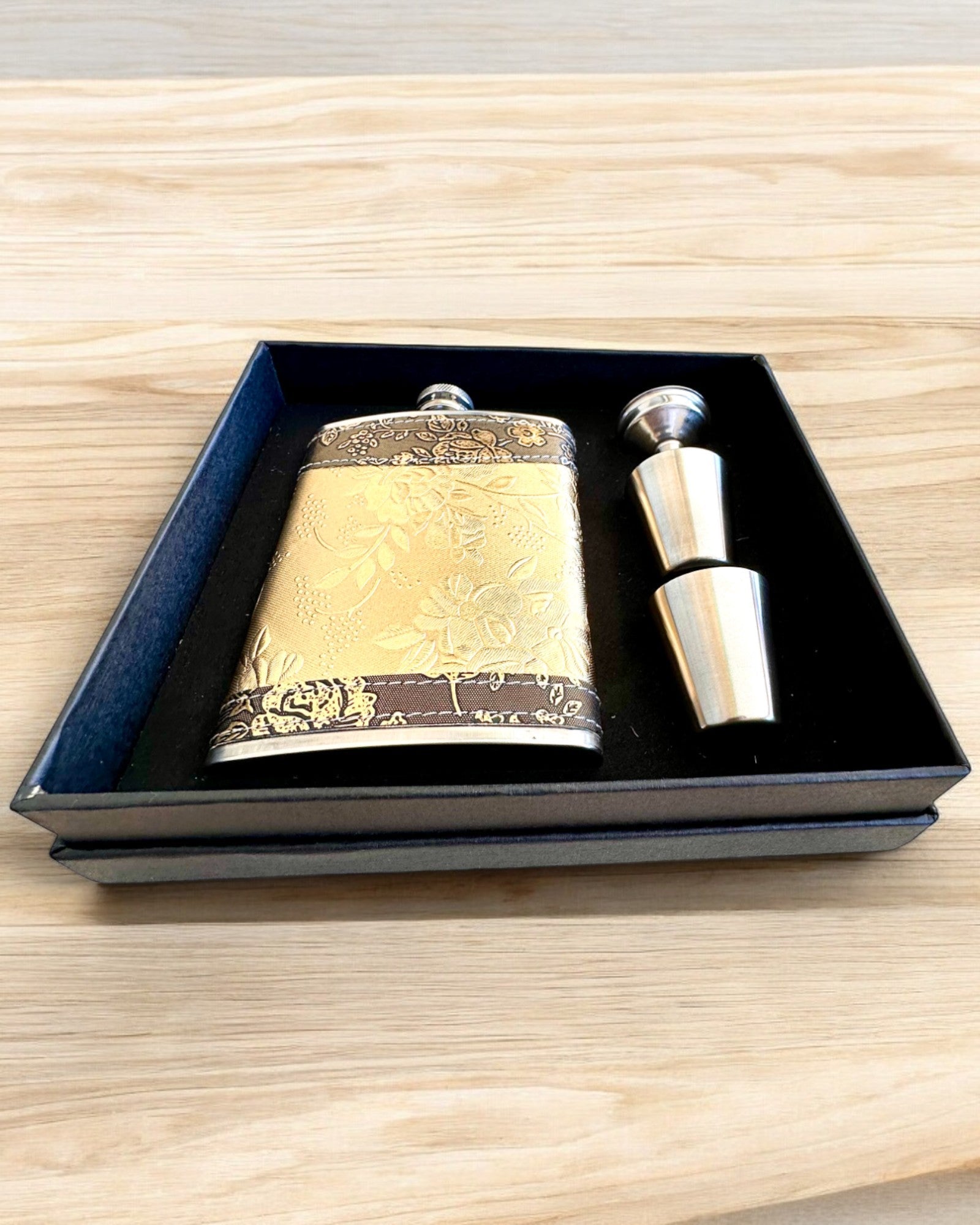 Elegantná ploskačka "Golden Rose" so súpravou pohárov, personalizácia gravírovaním ako darček