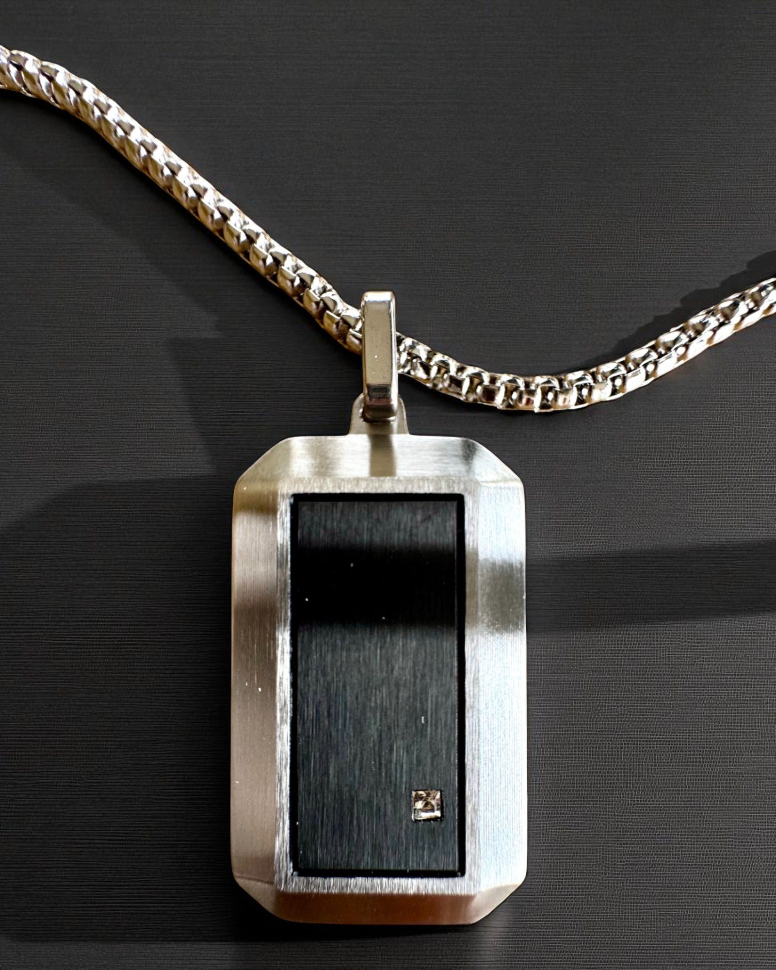 Pánsky náhrdelník Dog Tag „SteelVision“ – nehrdzavejúca oceľ, 15 variantov, personalizácia gravírovaním