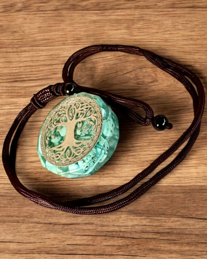 Amulet "Strom života" s tyrkysom – Vaša osobná sila, náhrdelník na darček, personalizácia gravírovaním