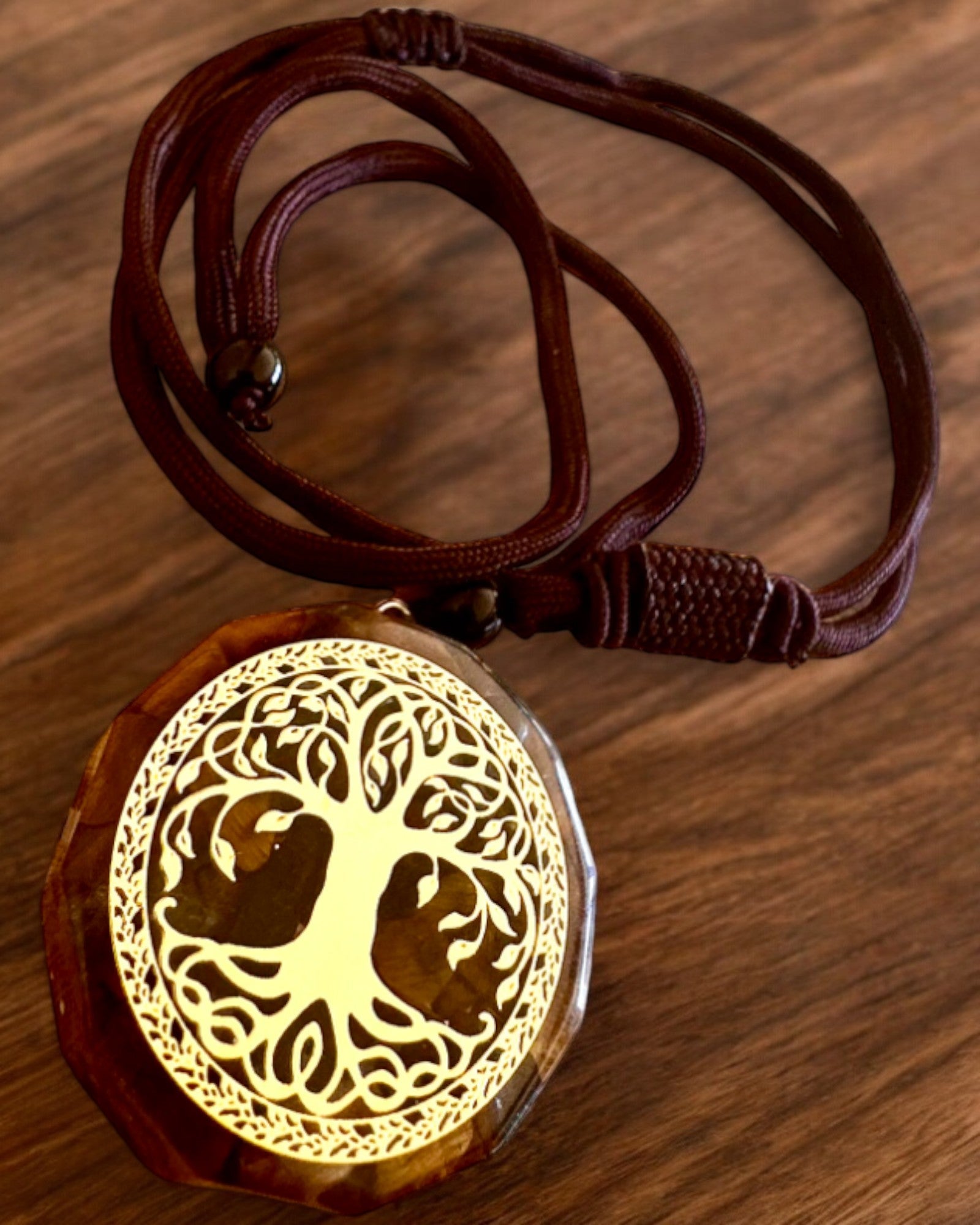 Amulet "Strom života" s tigrím okom, náhrdelník na darček s personalizovaným gravírovaním